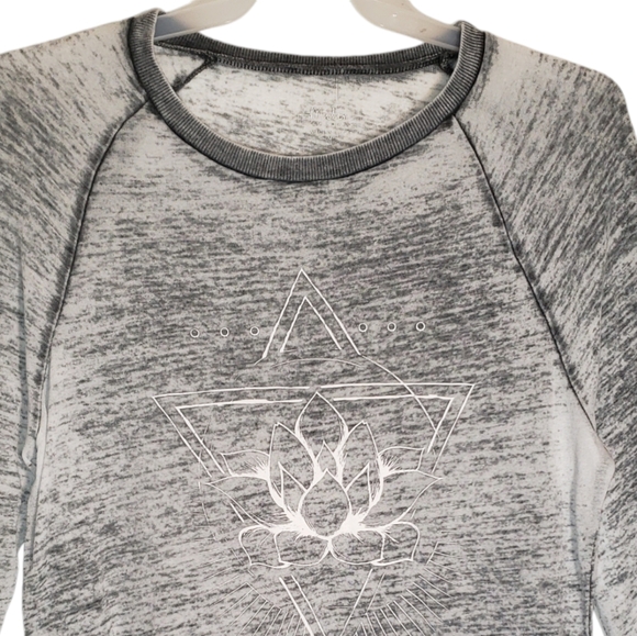 Mike Flow women's med lotus print distressed fabric lightweight tee-shirt. 5062 - Picture 2 of 3